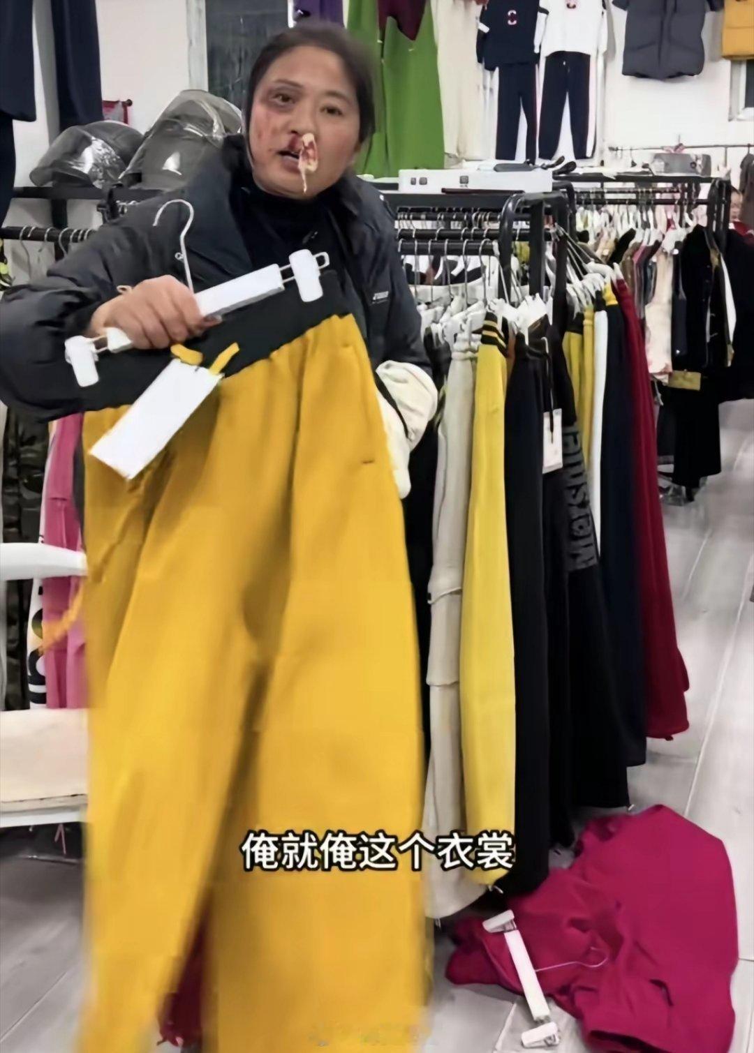 昨天店里来了位大哥，看上件79的T恤，直接砍到39，还骂我黑心。我解释实体店成本