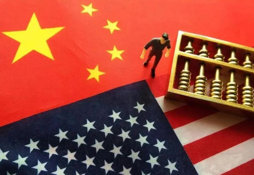 如果有一天，美国经济突然崩了，中国的日子不会好过。东南沿海那些靠给美国供