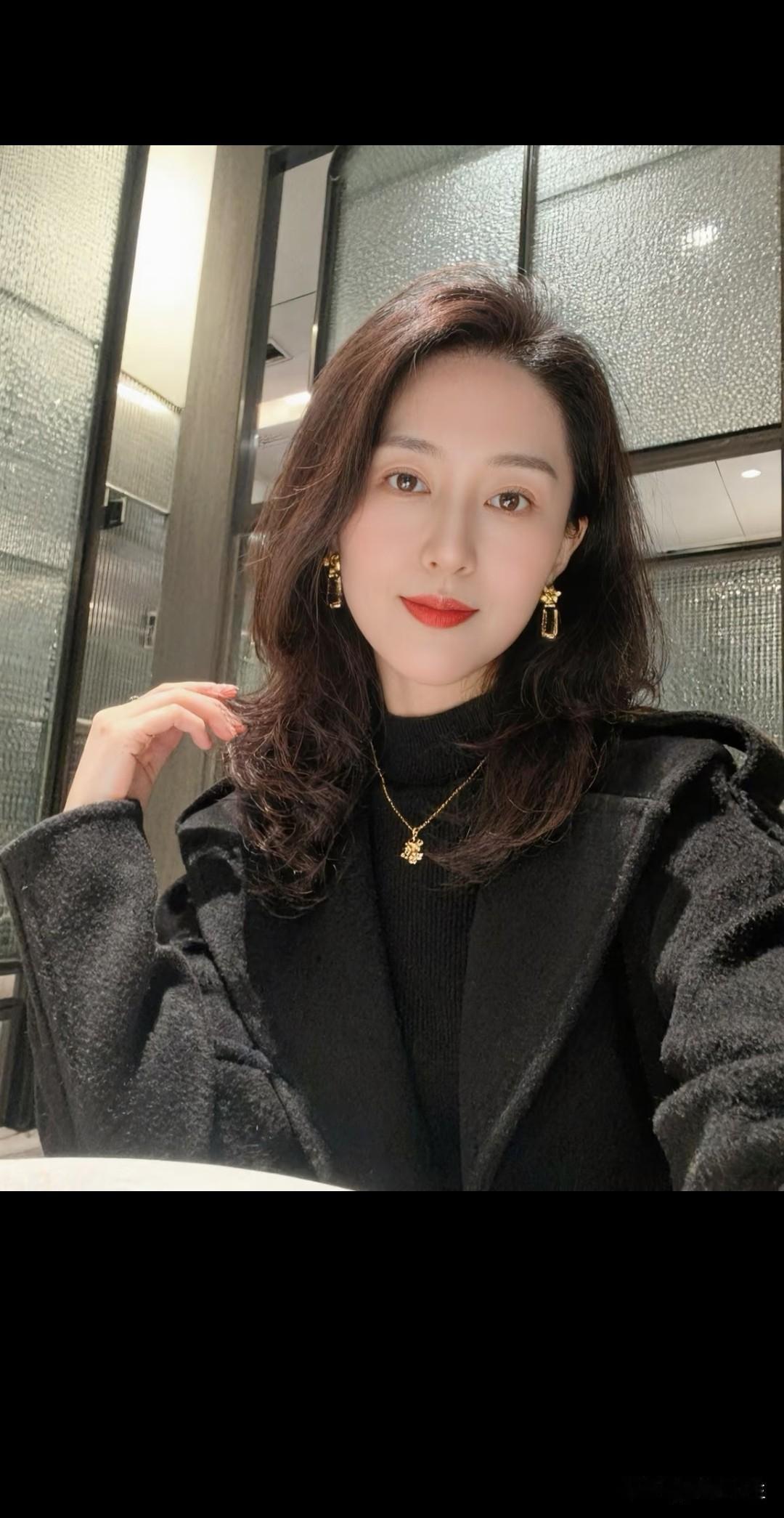 岁月沉淀的青春，有些成熟女人的魅力39岁的女孩，还能拥有自己的幸福爱情吗