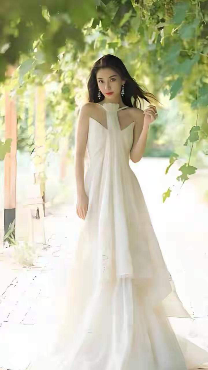 杨颖升学宴是否应该取消