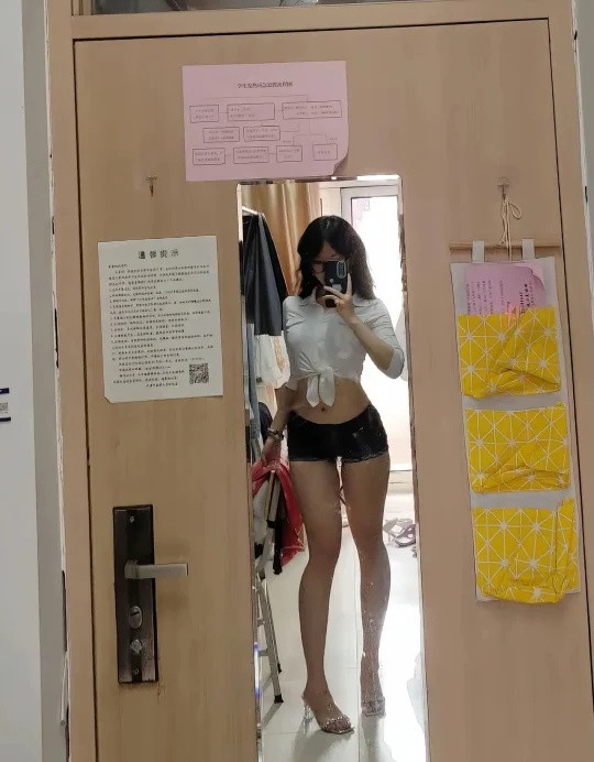 我满意自己的身材！有人约会吗