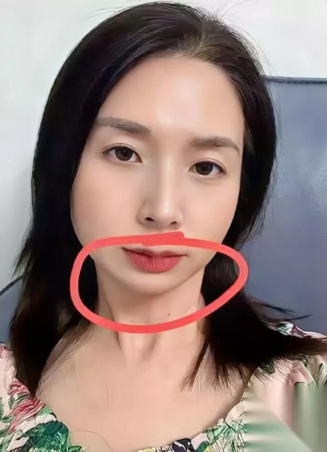 姥姥的相面嘴，最近准得我服。我翻崔丽丽的照片给她看，她扫一眼就说：“这闺