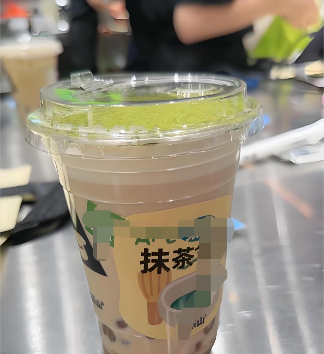 侄女在奶茶店上班，她偷偷跟我透露，这些奶茶，尽量别点！1.含有“轻乳”字