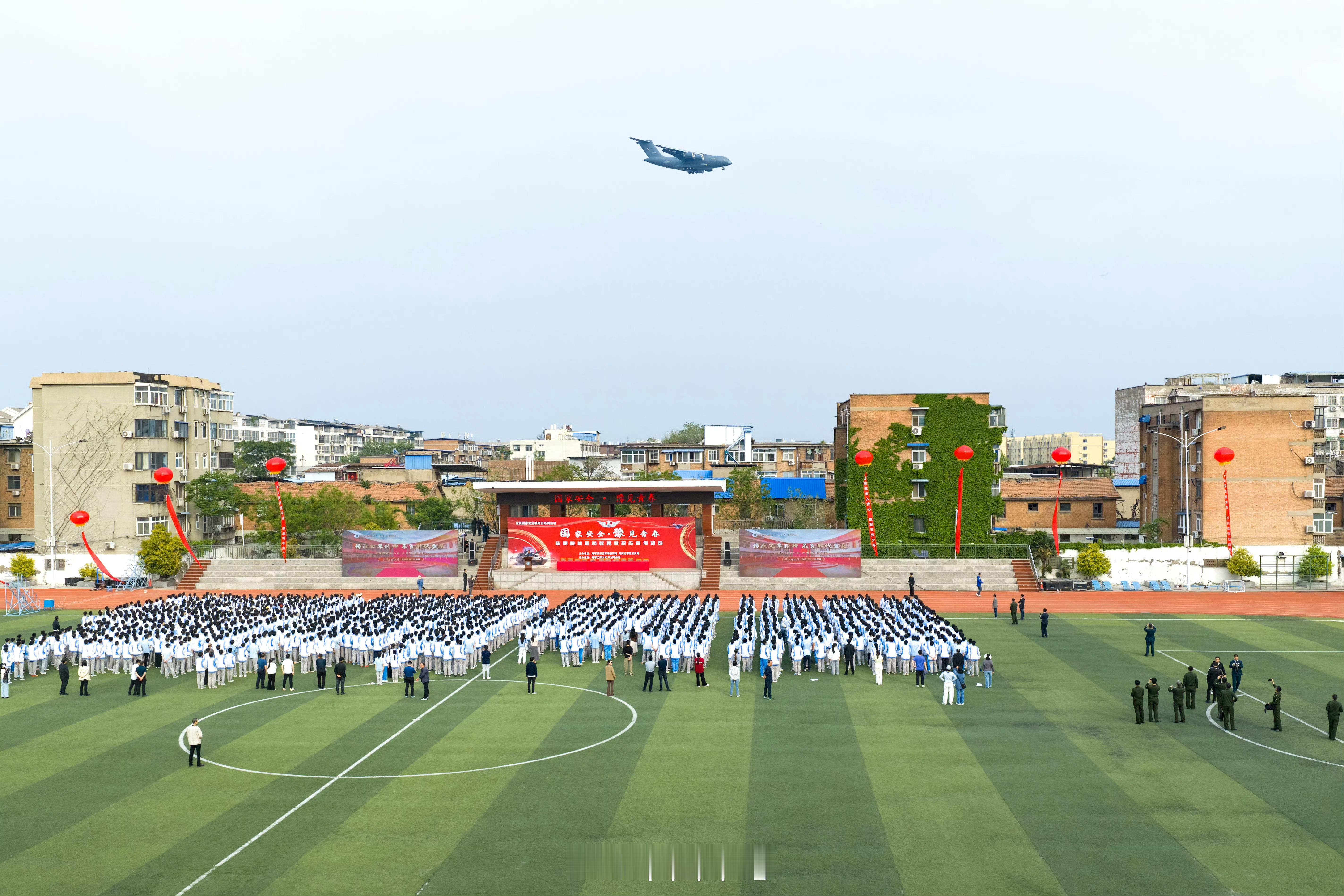 同学们！快看，是运-20B！烽火问鼎计划制胜空天