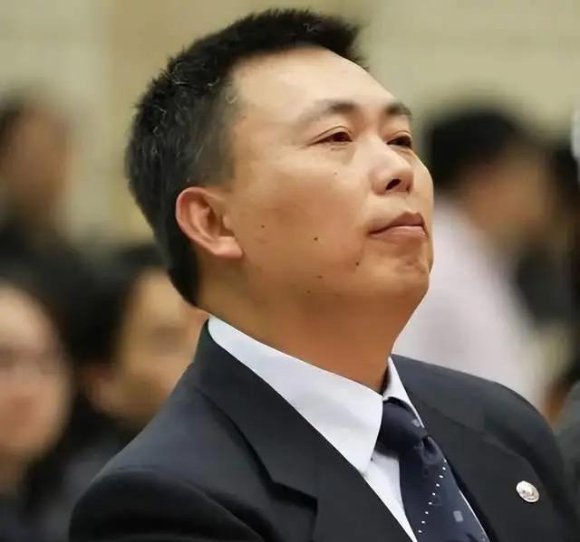 段永平的极简投资：认准三只股票，长期持有在纷繁复杂的投资市场中，段永平的“极