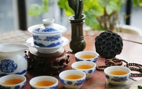 喝茶对身体好处多多, 但如果你这样喝茶, 你的肾迟早会没了的!