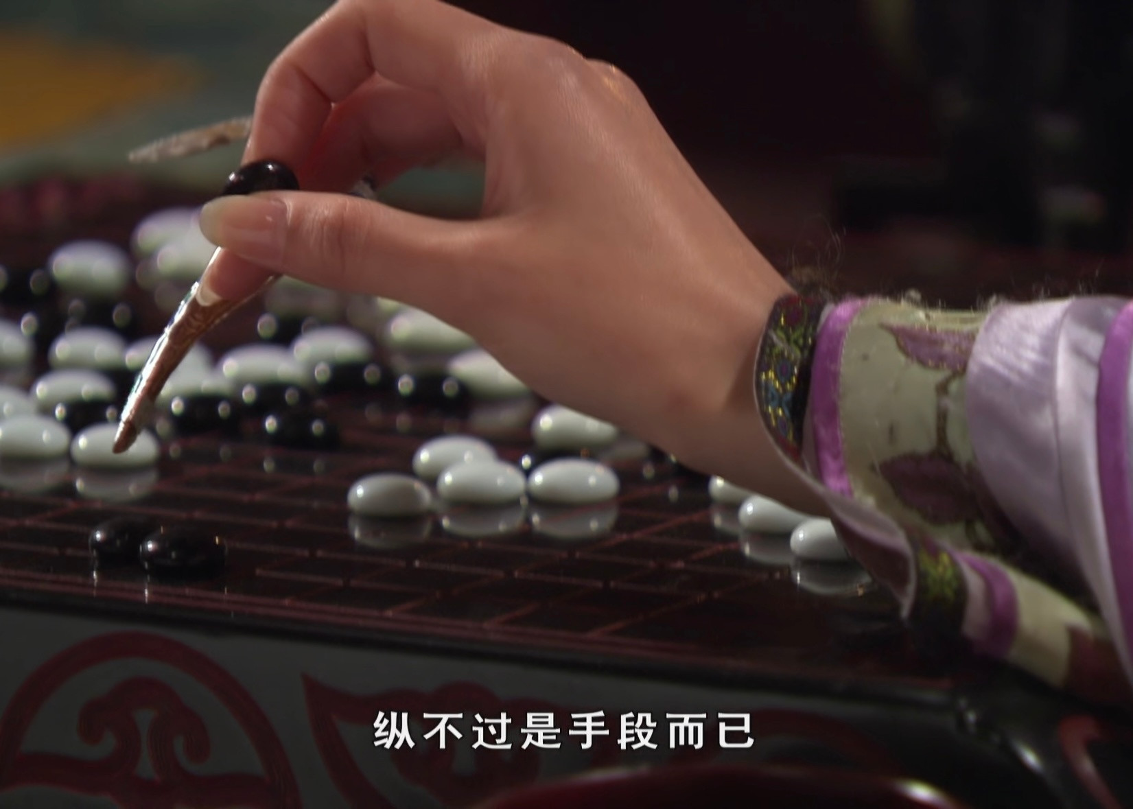 甄嬛袖子都拉丝了内务府也不给换件新的