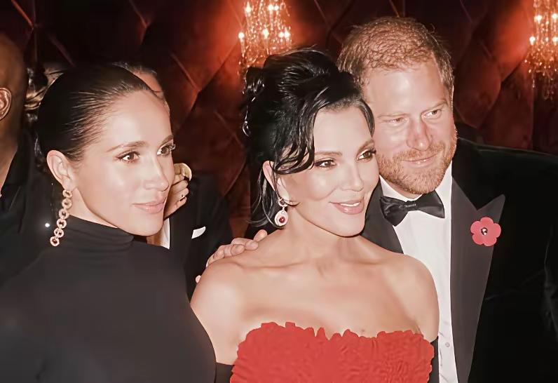 梅根不容易呀！终于蹭上了一张！蹭上了卡戴珊家族的生日会，原本以为有了流量的梅根