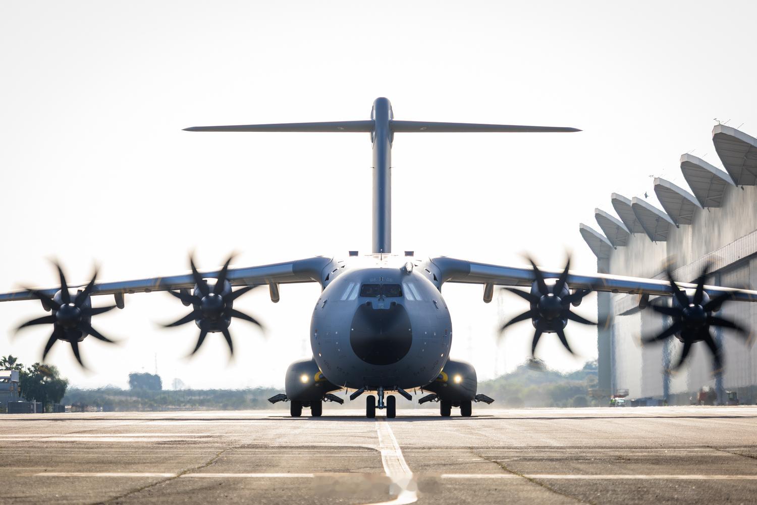 烽火问鼎计划空客向德国交付第53架也是最后一架A400M。空客将继续挖掘A4