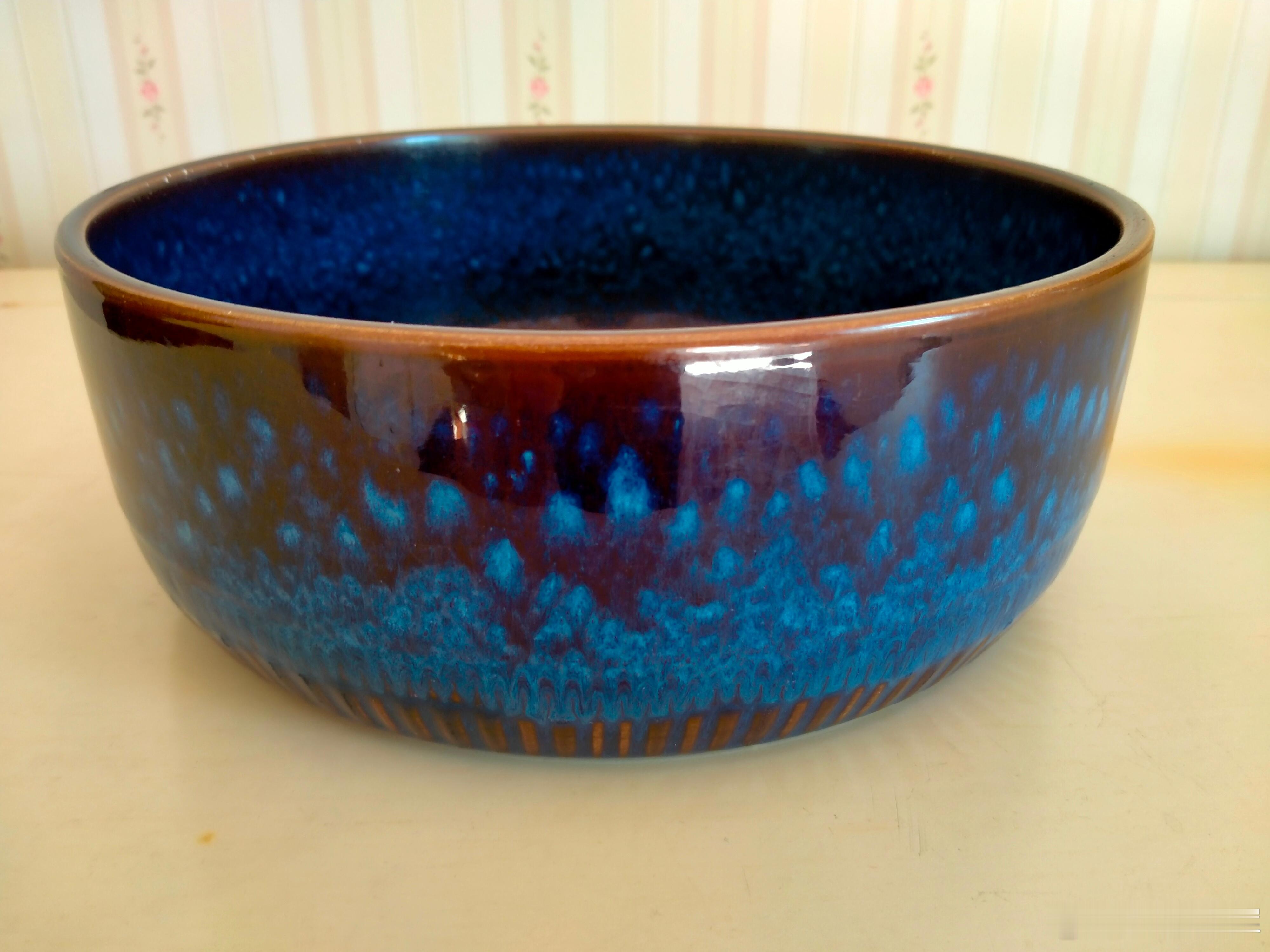 每周鉴赏收藏精品之北宋钧窑蓝斑笔洗本件北宋钧窑蓝斑笔洗，是比较典