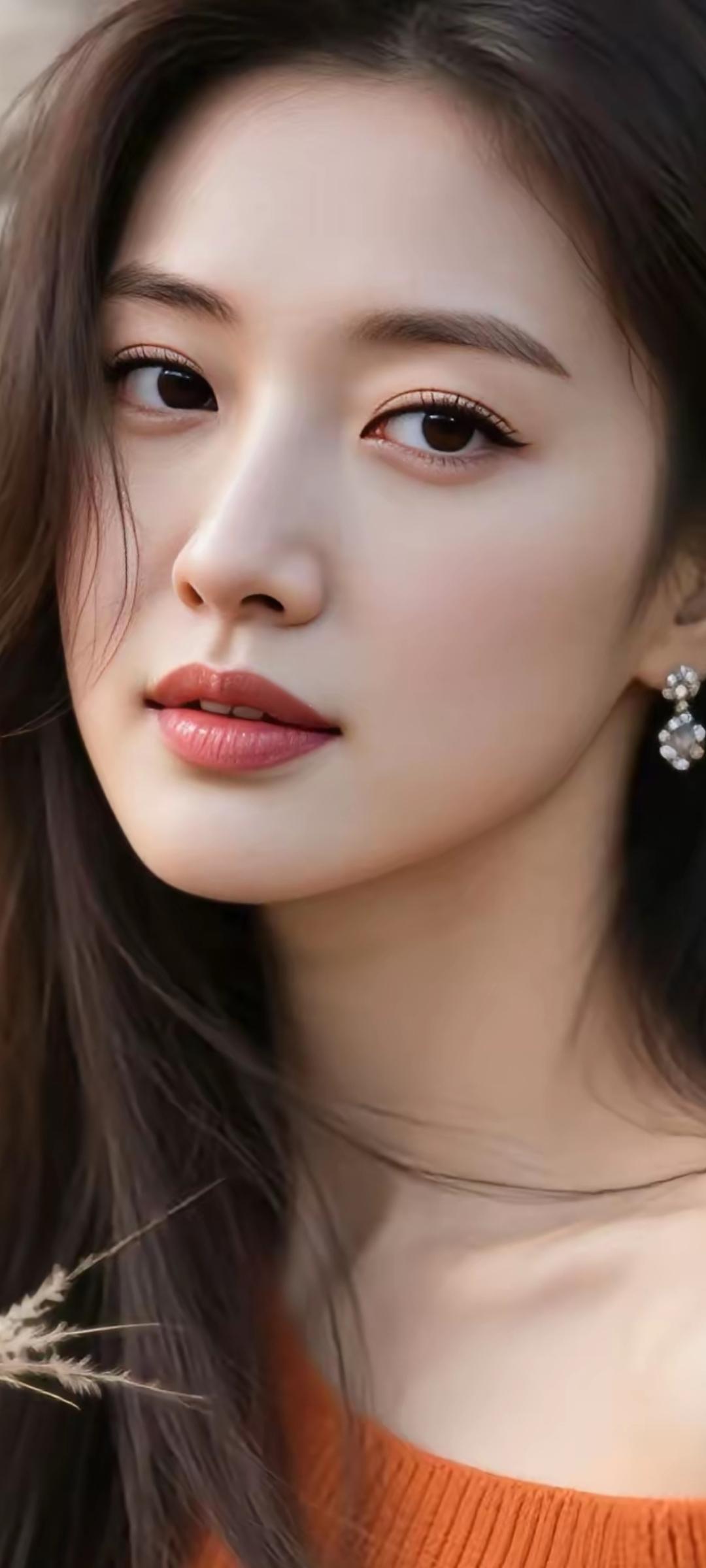 温柔眼波流转，红唇轻启，优雅动人。