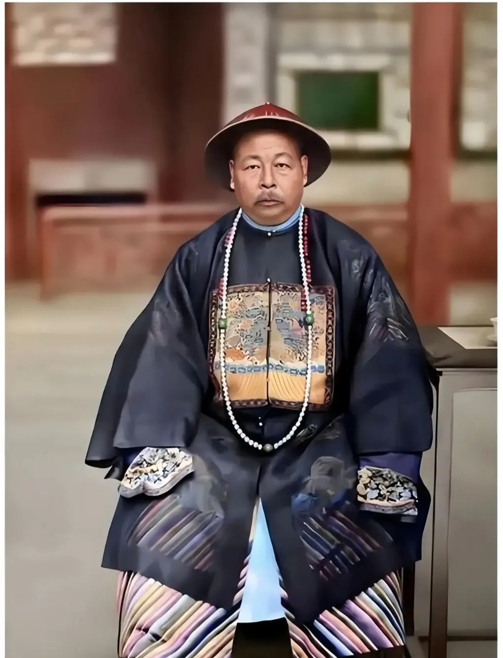 1881年，左宗棠收复新疆回京，慈安亲自接见。谁料隔天一早，慈安暴毙，左宗棠：“