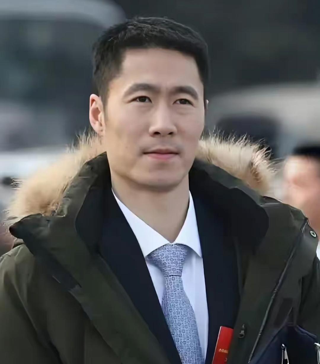 王励勤连升两级，出任乒乓球羽毛球管理中心副主任在此前的4月份，已经接替刘国梁