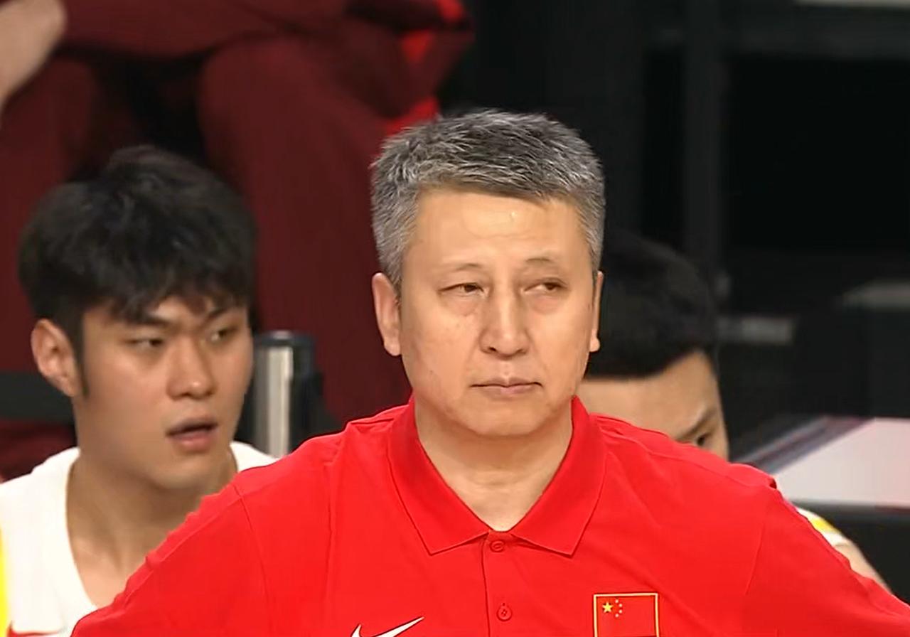 空位不敢投，防守大漏勺！球迷：这3名球员，郭士强没有必要带了面对日本队，中国男