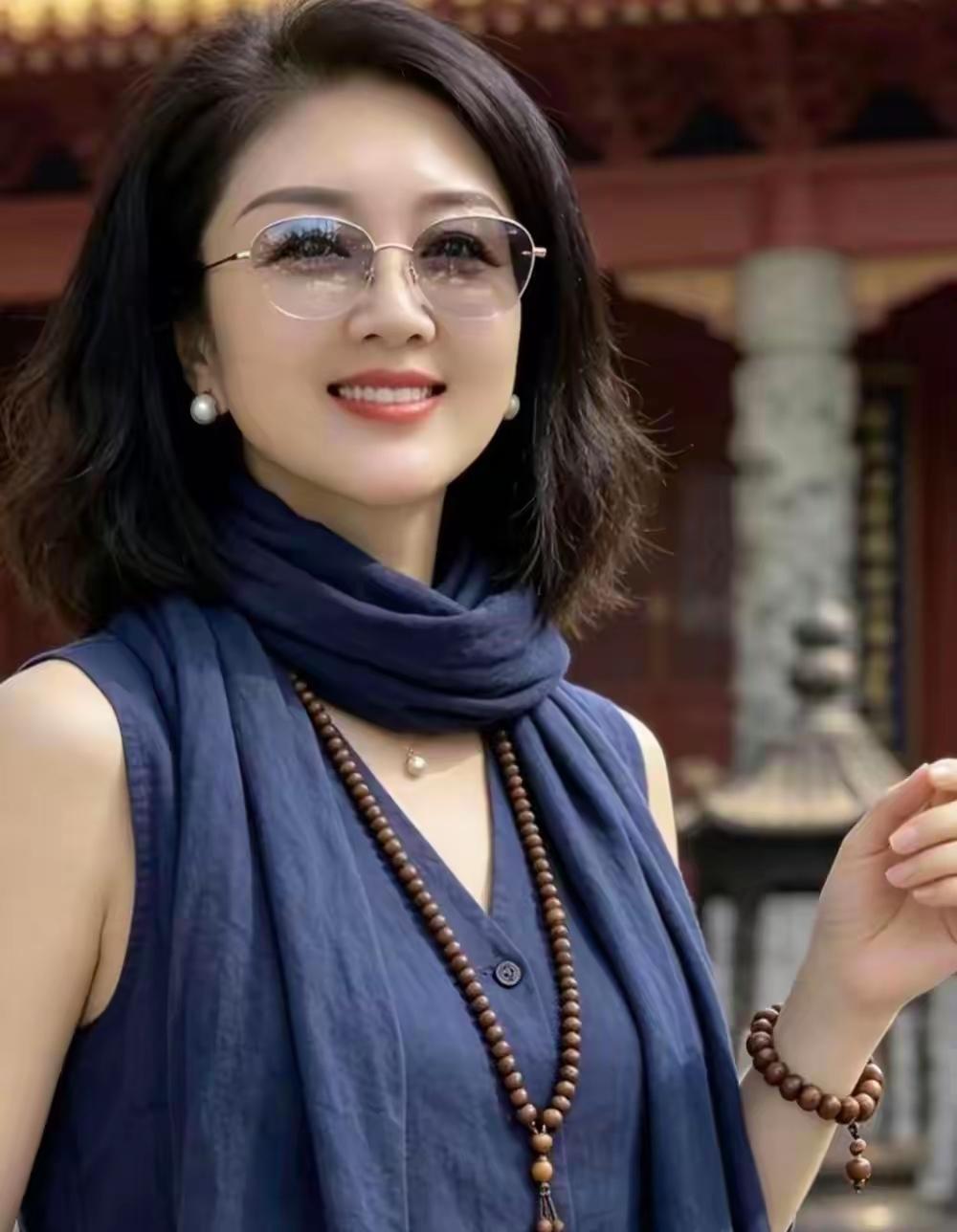 职场女性如何穿出优雅知性气质