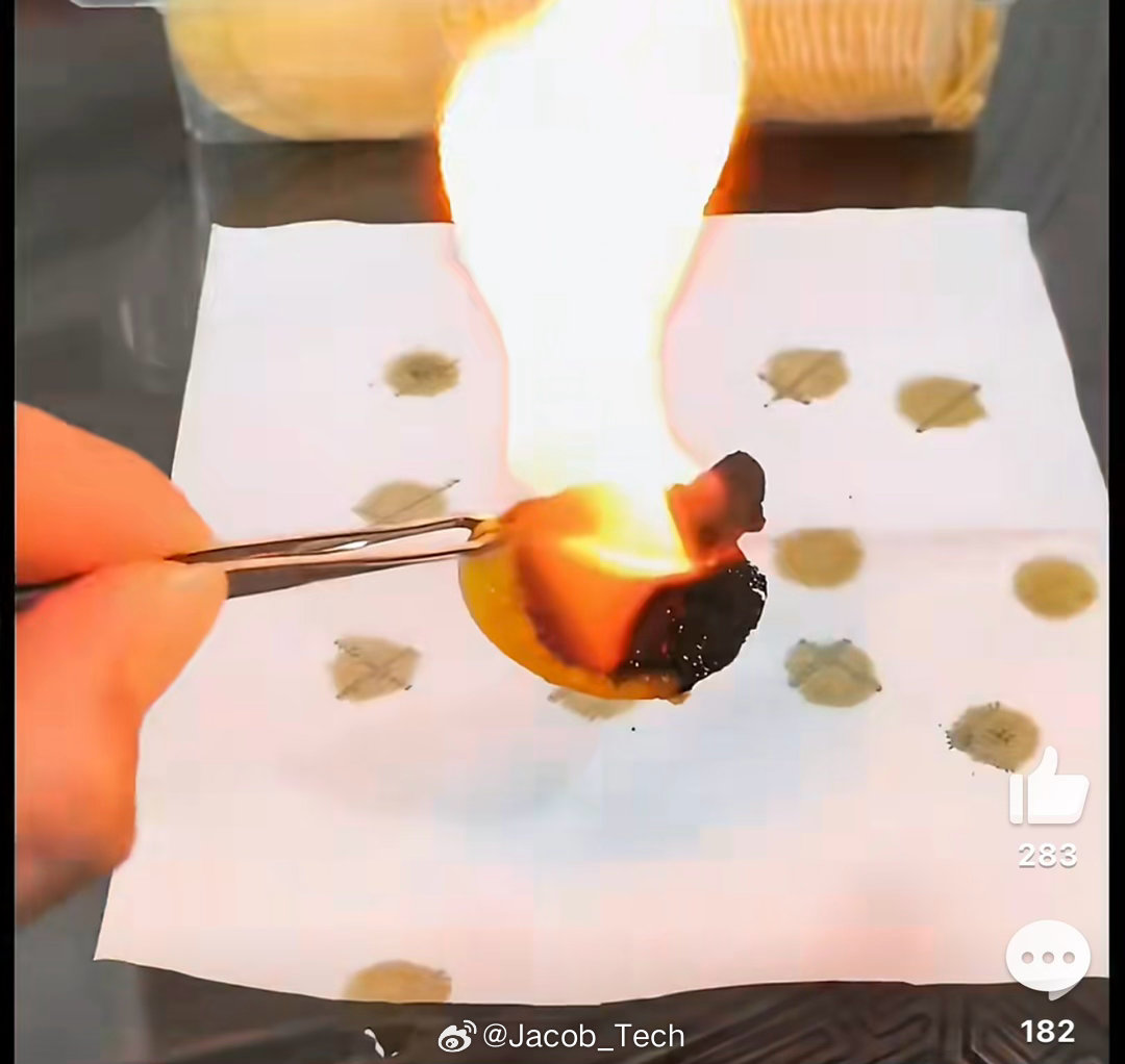 爱吃薯片的人天塌了我都已经吃薯片了谁还在意这点油呀