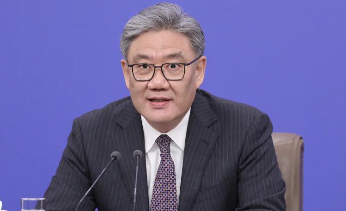 成了，中国和英国谈成了。7月28日，商务部长王文涛与英国新任商贸大臣雷诺兹举行视
