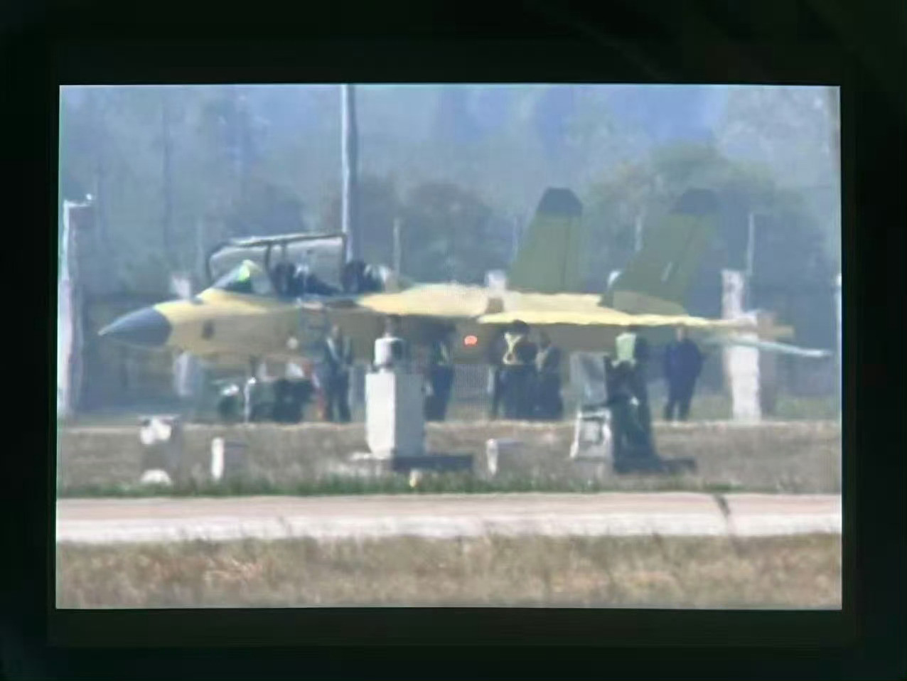 鳖版“大黄蜂”也首飞了！这款双座战斗教练机具备一定的隐身外形，将用于培养舰载战斗