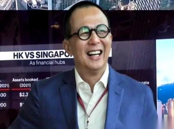 说说李嘉诚的儿子李泽楷，最近干的一件事。央视的谈判代表，正跟国际足联的人在一张