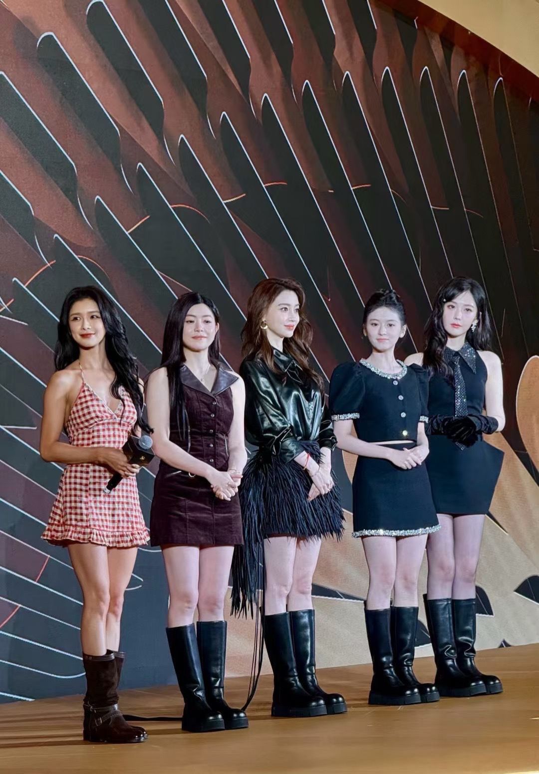 红蜻蜓女明星版大合照，Angelababy是最最最漂亮的女明星，女明星中亮眼的存