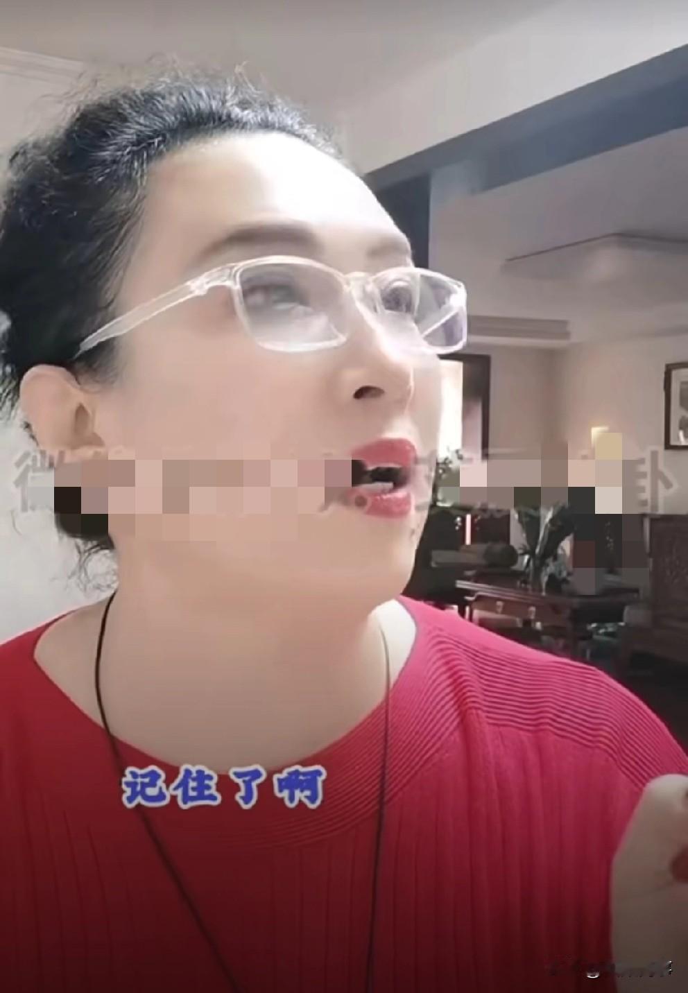 T佑开会圈禁播场地，“佑爸”骂咧：吃完饭撵厨子！“佑妈