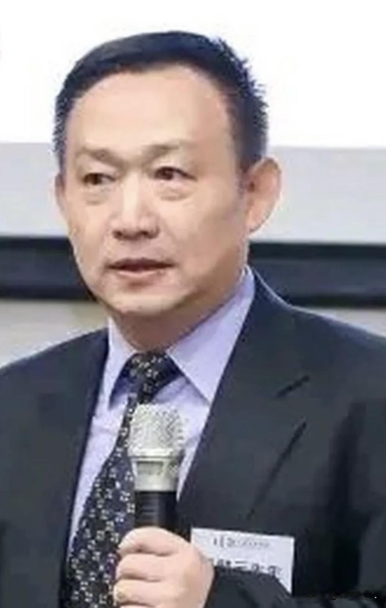 新思维：金融就是政治，防止泛经济化今晚，睡前听了卢麒元先生的讲座，睡不着了，