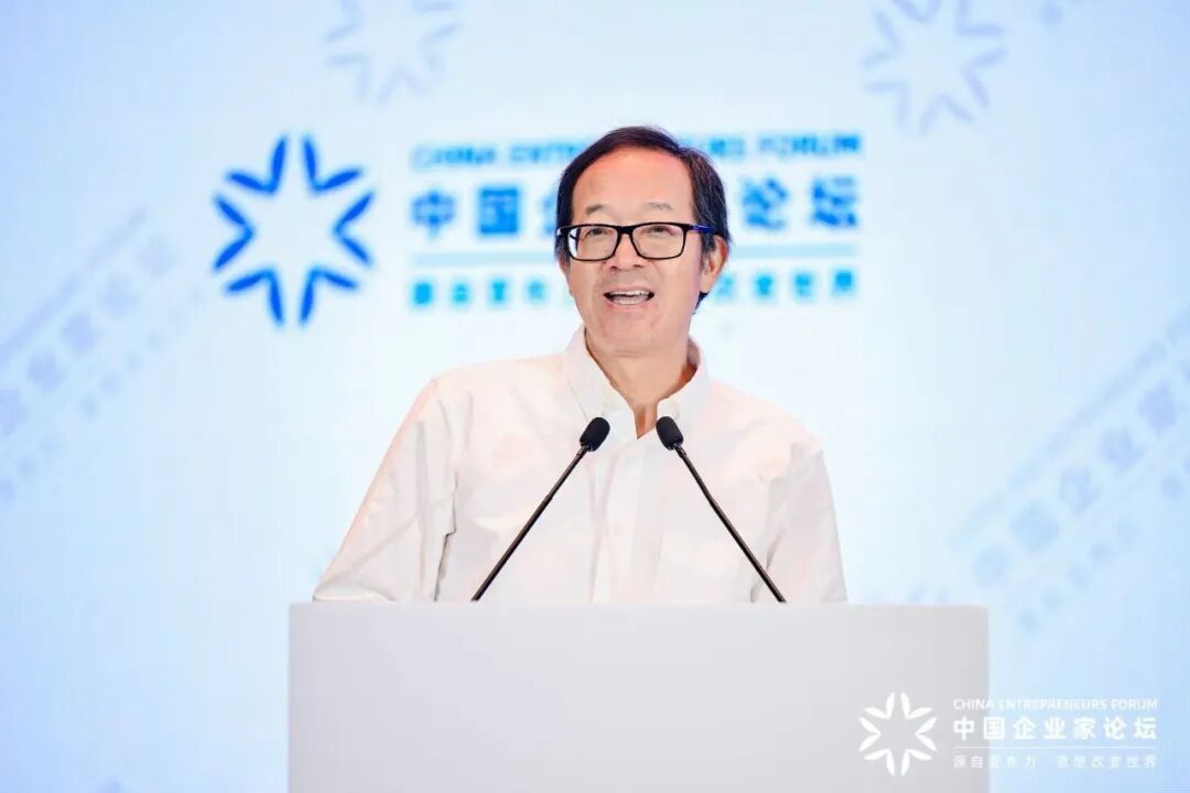 俞敏洪在亚布力论坛表态：东方甄选定位“产品公司”而非网红电商，不靠低价竞争，靠品质和用户信任。东方甄