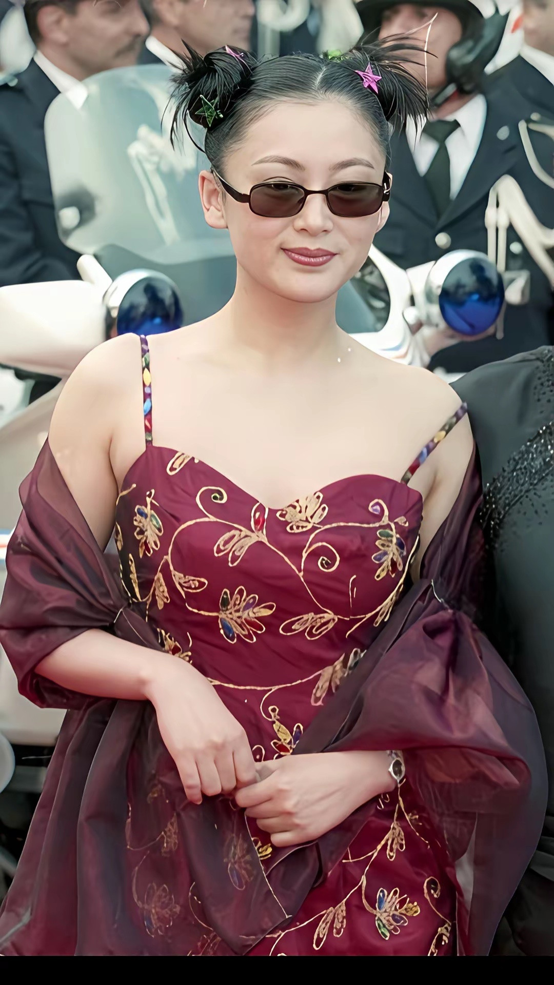 美是真美，但是眼光不咋滴，幸亏俩儿子长的都像她要不真的一言难尽了。