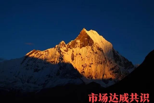 经过一年洗脑得到国际资本的青睐1、单从结构上看3650点下方运行了近一年时间，