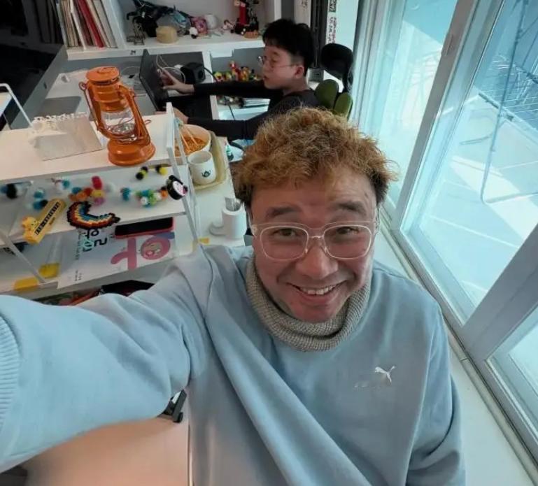 过年期间，具俊晔终于回去了，陪老母亲过节，还和好友姜元来一起吃靠若从结果上来