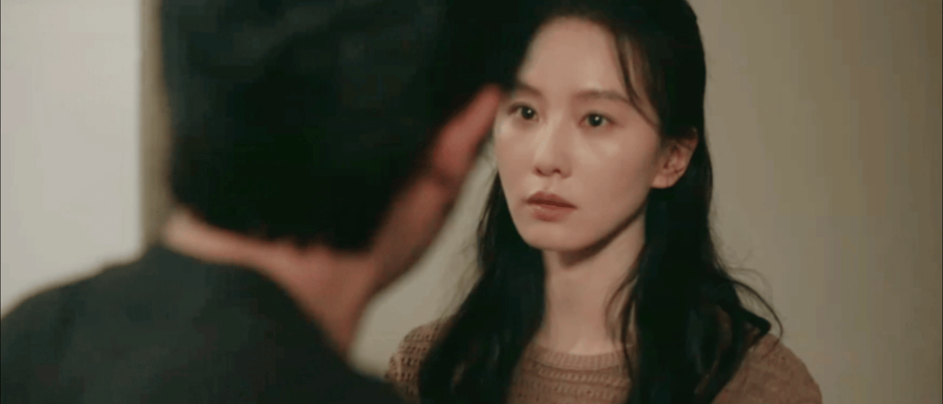 我不行了，惊蛰无声里宋佳、杨幂、刘诗诗三个动图，刘诗诗也很盲人。张艺谋都救不了她