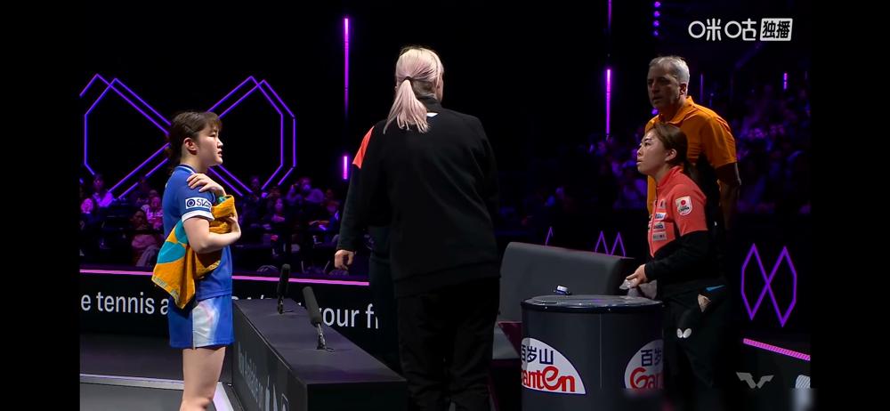 对手打到肩膀脱臼，她手握赛点却被逆转。决胜局，10比9，赛点就在你手上。一