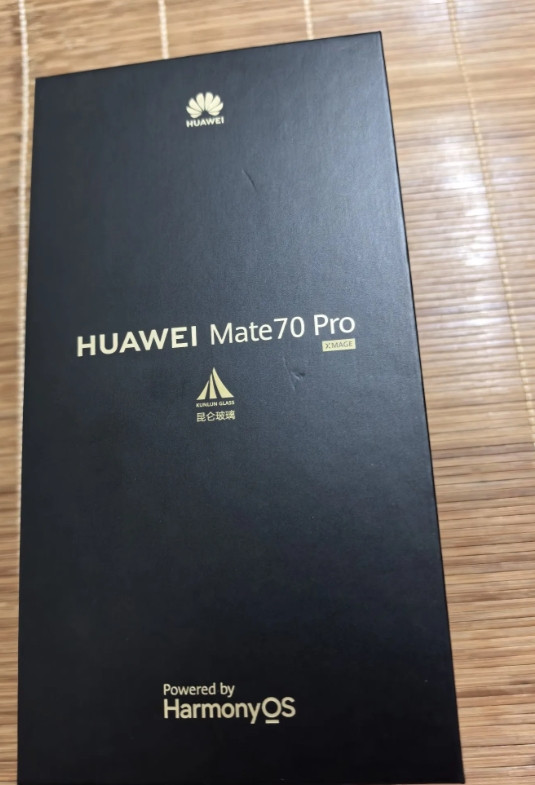 今天一时的冲动，跑到手机专卖店把用了一年多的手机卖掉了换了一部新手机，谈好价钱后
