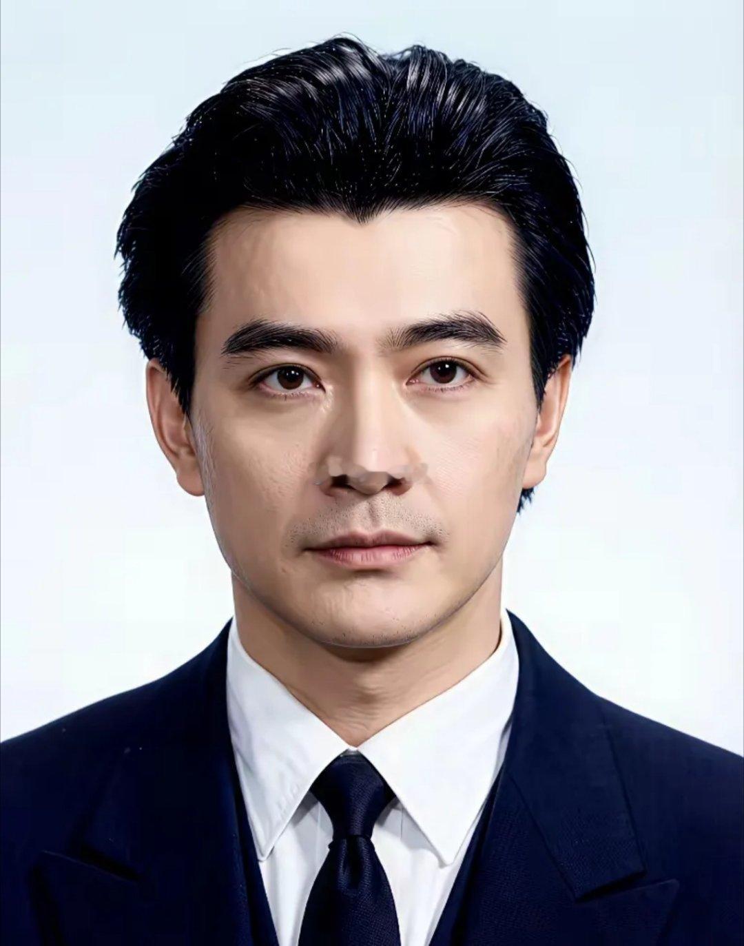 妻子发生意外后对周里京的打击太大。一看就是人生磨难。