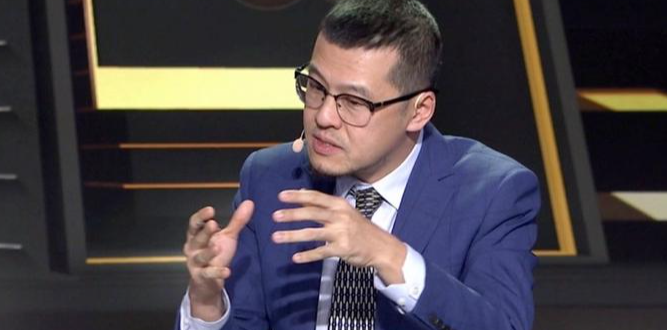 杨毅关掉直播时手抖得厉害。他怎么也不会想到，刚断言男篮进四强够呛，队伍就踩着约旦