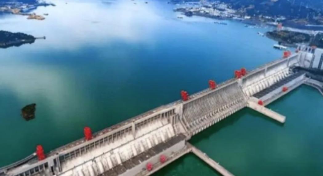 一位参与修建三峡大坝的老人曾透漏过，90%的人不知道，其实在三峡大坝修建初期，我