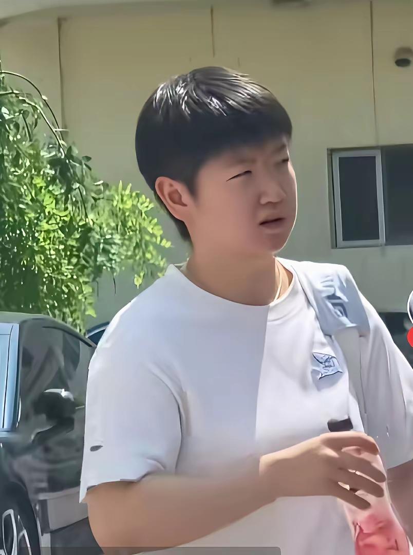 还说人家是网红吗？这样的网红越多越好！官方发布：孙颖莎国家级体育公益大使。孙