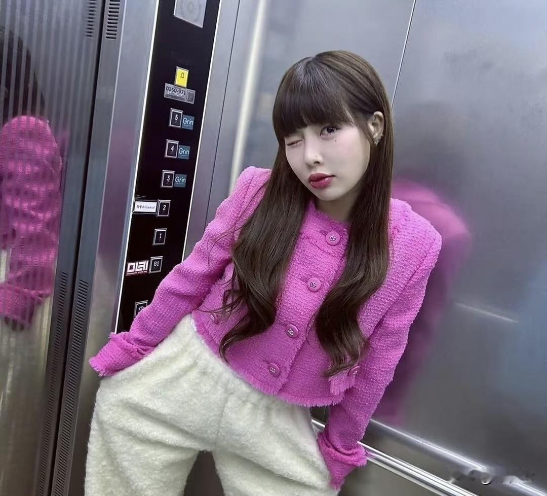 是“小野马”还是“病美人”⁉️泫雅再次晕倒背。以瘦为美”逼到透支身体何时休昨晚