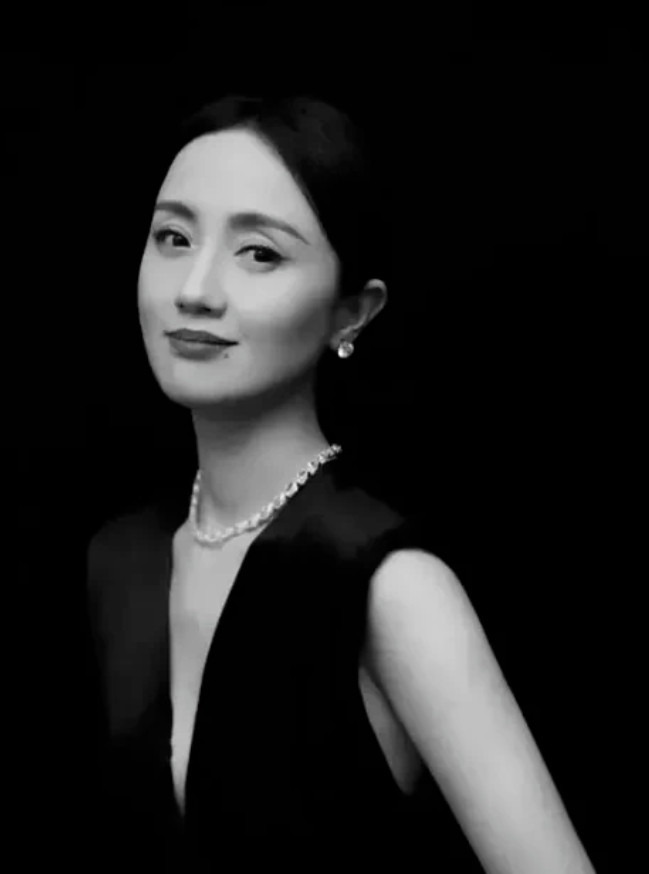 两个都是媛媛，两个都是山东人，两个都是英年早逝。另外就是山东还真出美女。她们给人