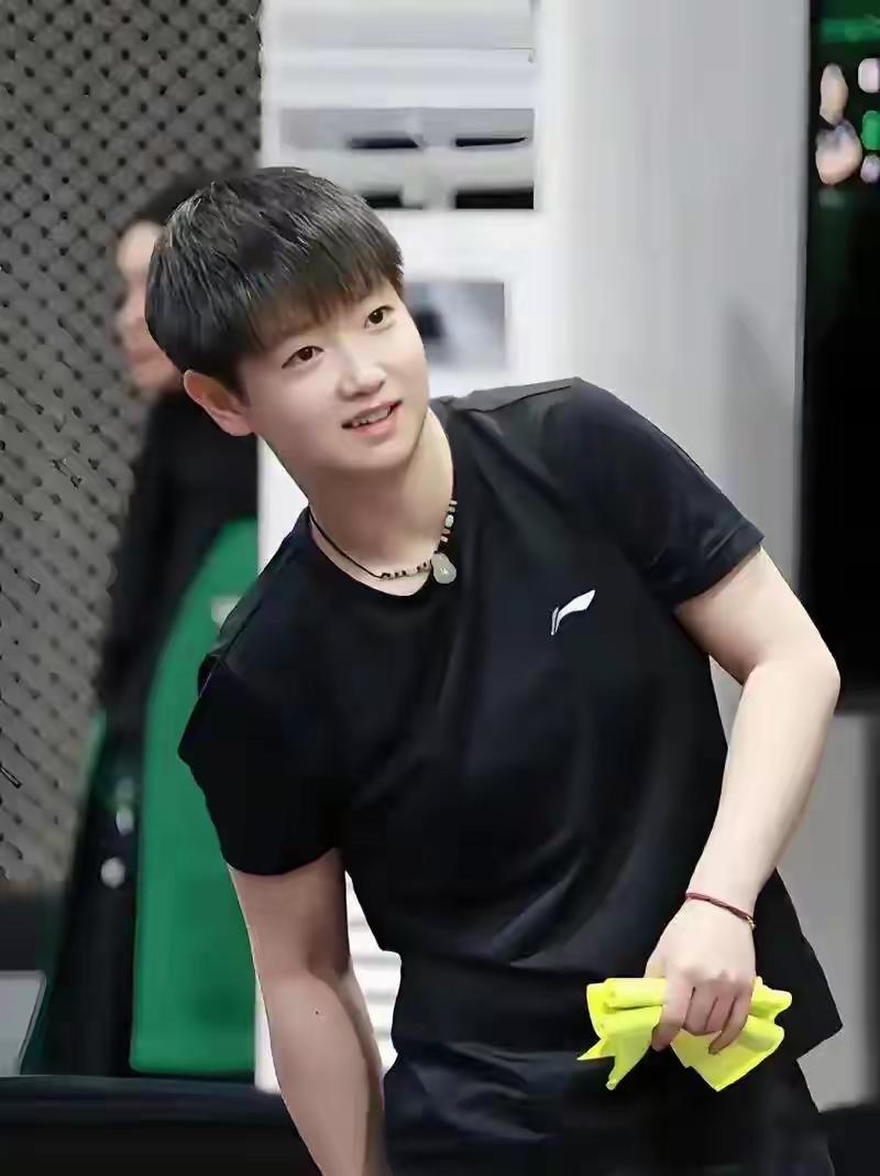 26岁孙颖莎近期喜讯不断，获国际乒联“megastar”认证，又官宣第31个代言