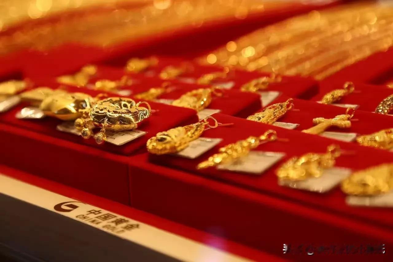 一个国家如果真要打仗了，留钱还是留黄金？答案很清楚：黄金更可靠，而且不是金条，而
