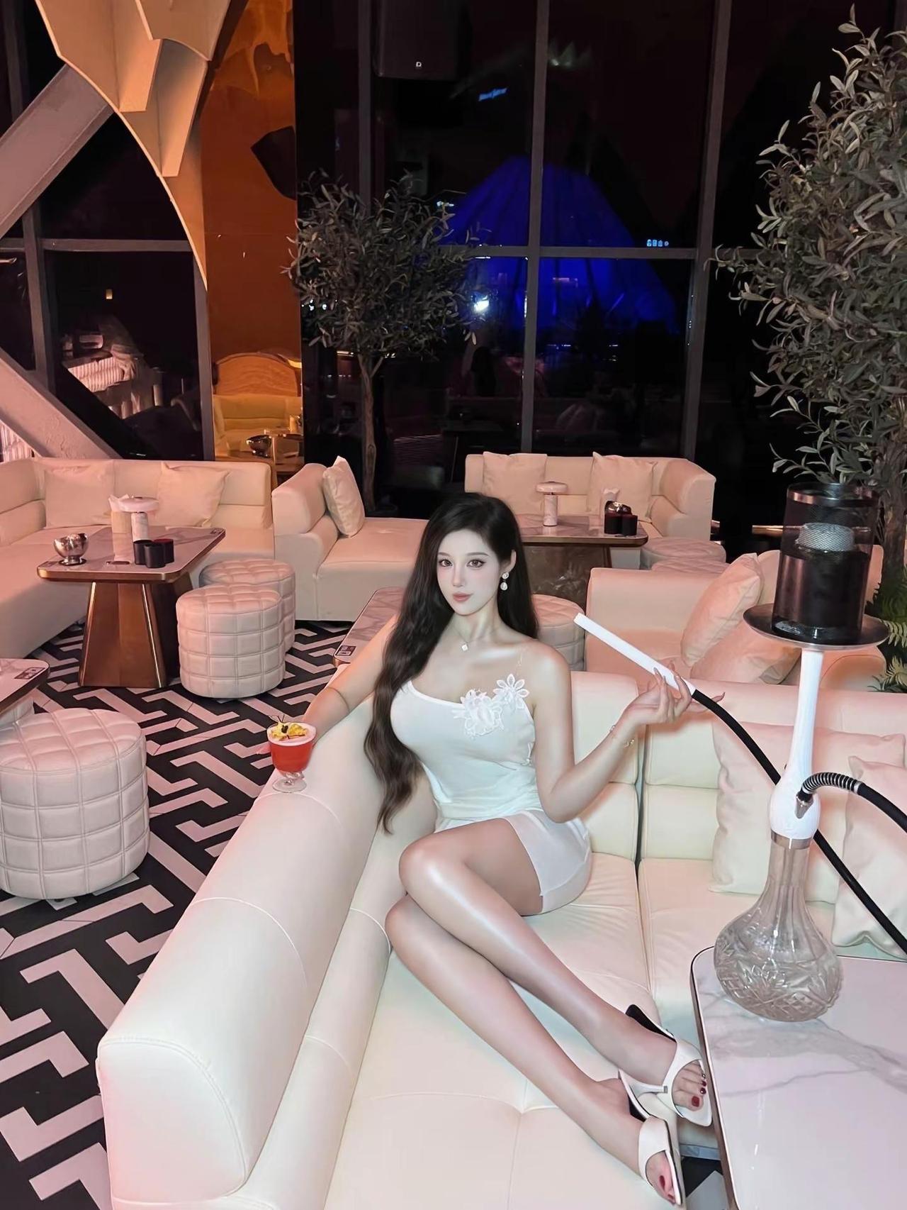 🍷这家新开的轻奢Bar颜值封神了氛围感御姐穿搭酒吧