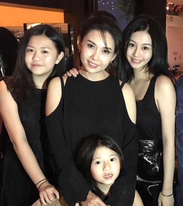 邱淑贞大女现年23岁的沉月，以及任达华20岁囡囡ELLA任晴佳，是圈中有名的「最
