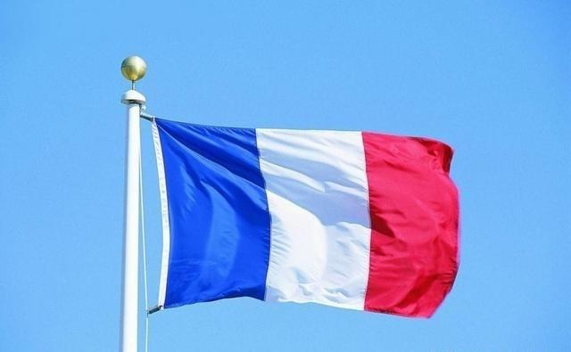 法国终于醒了！法国明白，跟在美国后来吃香的喝辣的的日子彻底结束了，曾经志同道合的