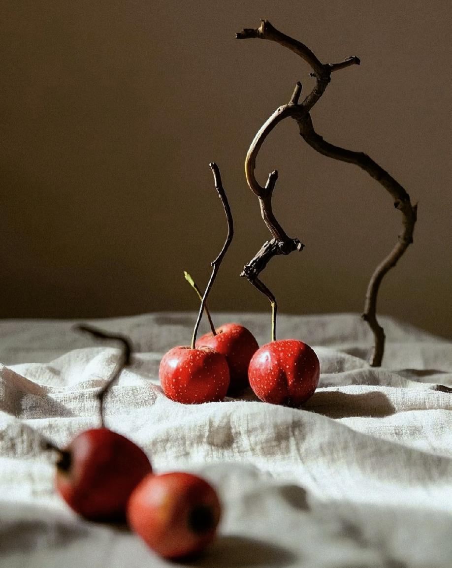 “人要学会装傻，对朋友装傻，可以增进友谊；对爱人装傻，可以增进感情；对同事装傻，