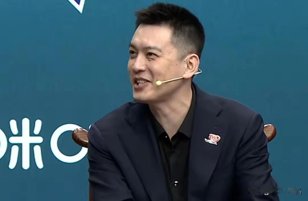 哥俩好啊，六六顺啊，拿冠军啊！大家知道原来辽宁男篮主教练杨鸣和现在上海久事男篮主