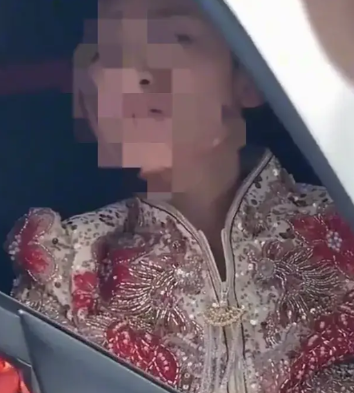 山东菏泽一位三婚女在结婚当天以临时加钱为由悔婚，女子在婚车将其接到男方家门口时，