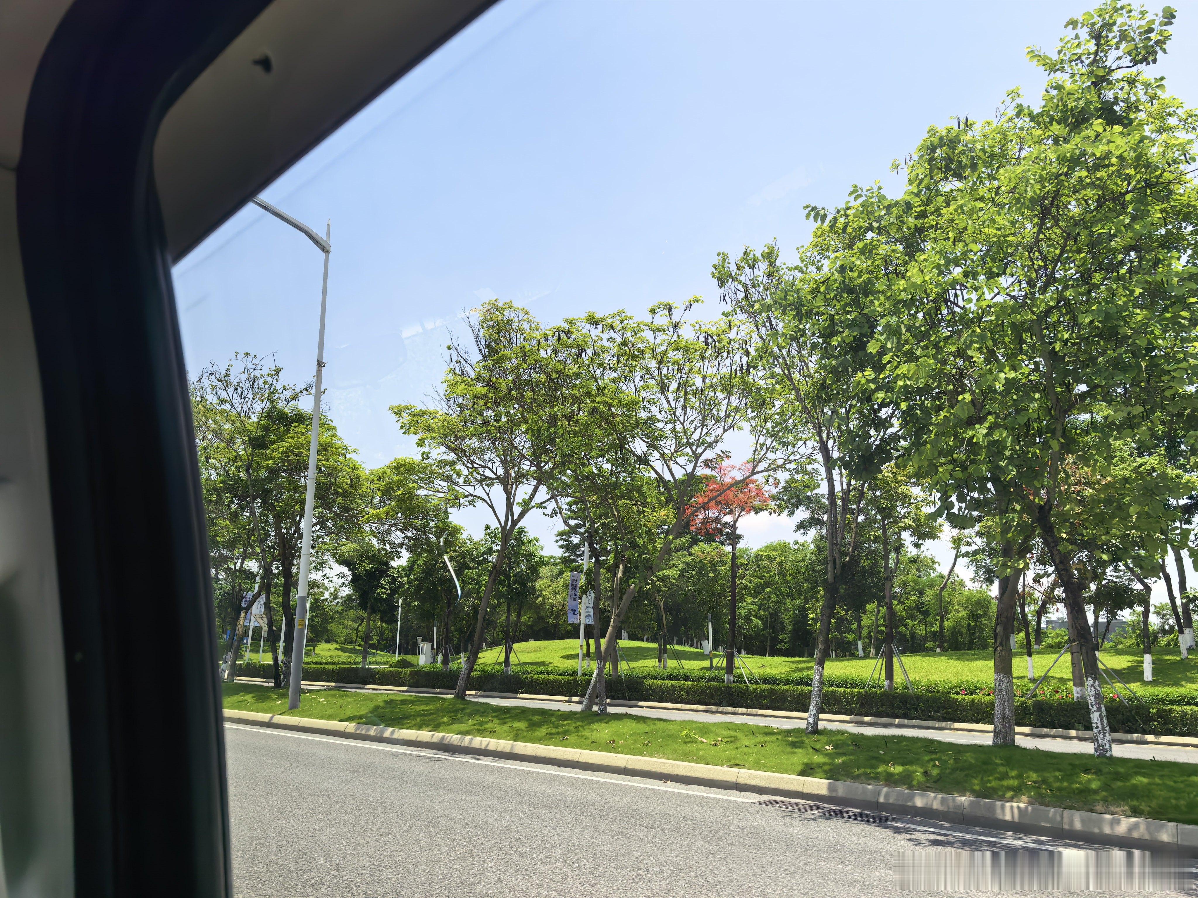 深圳真的热冒汗了，这次接待还是没坐上智界V9，希望下半年的发布会有机会鸿蒙智行