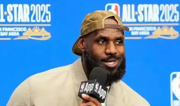 造成今年NBA全明星赛太难看的主要原因有以下几点：1、詹姆斯在比赛前一个小时宣