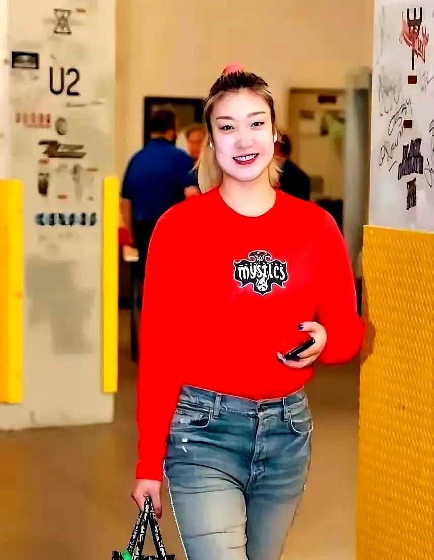 估计李梦回归这事快了。你们发现没？有些人生来就是吃这碗饭的，手里